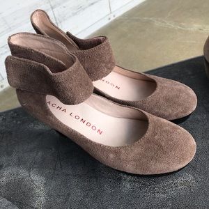 Sacha London Vera shoes in tan suede size 8